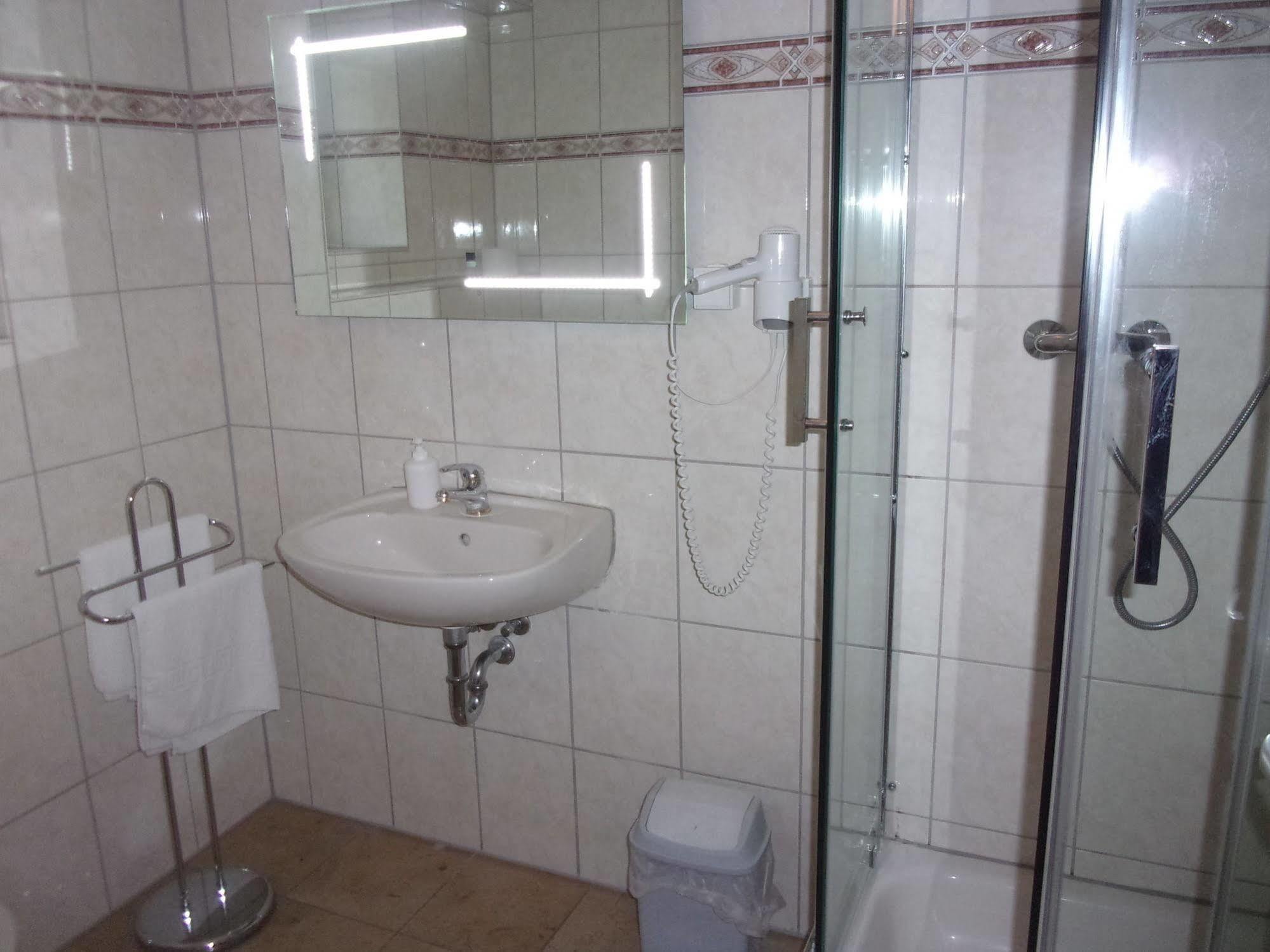 Hotel Faehrhaus ซาร์บรึคเคน ภายนอก รูปภาพ